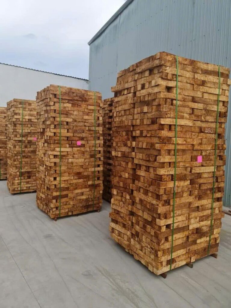 Bãi gỗ nguyên liệu Gỗ Thảo Nguyên
