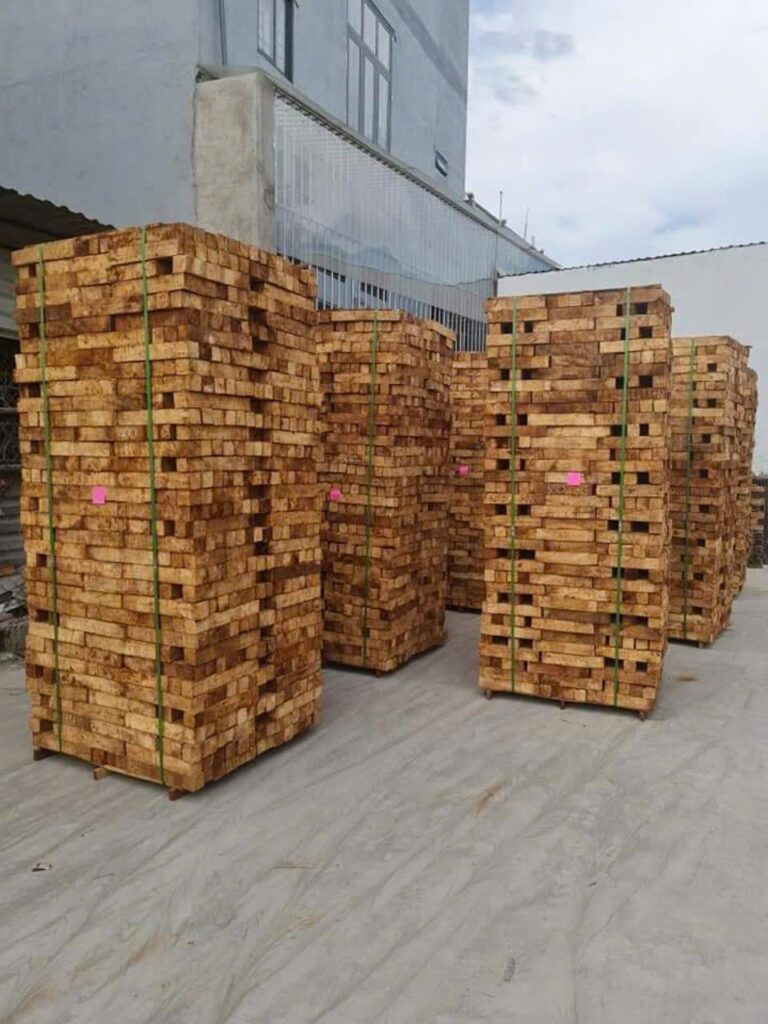 Bãi gỗ nguyên liệu Gỗ Thảo Nguyên